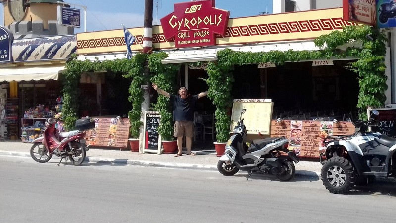 Argassi, Zakynthos, Griechenland - Cafe GYROPOLIS Grill House (außen)