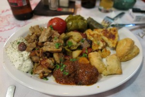 Argassi, Zakynthos, Griechenland - Cafe GYROPOLIS Grill House (Fleischmischung)