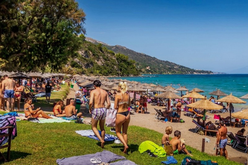 Greece, island Zakynthos, Porto Zorro Beach – at rush hour and on weekends